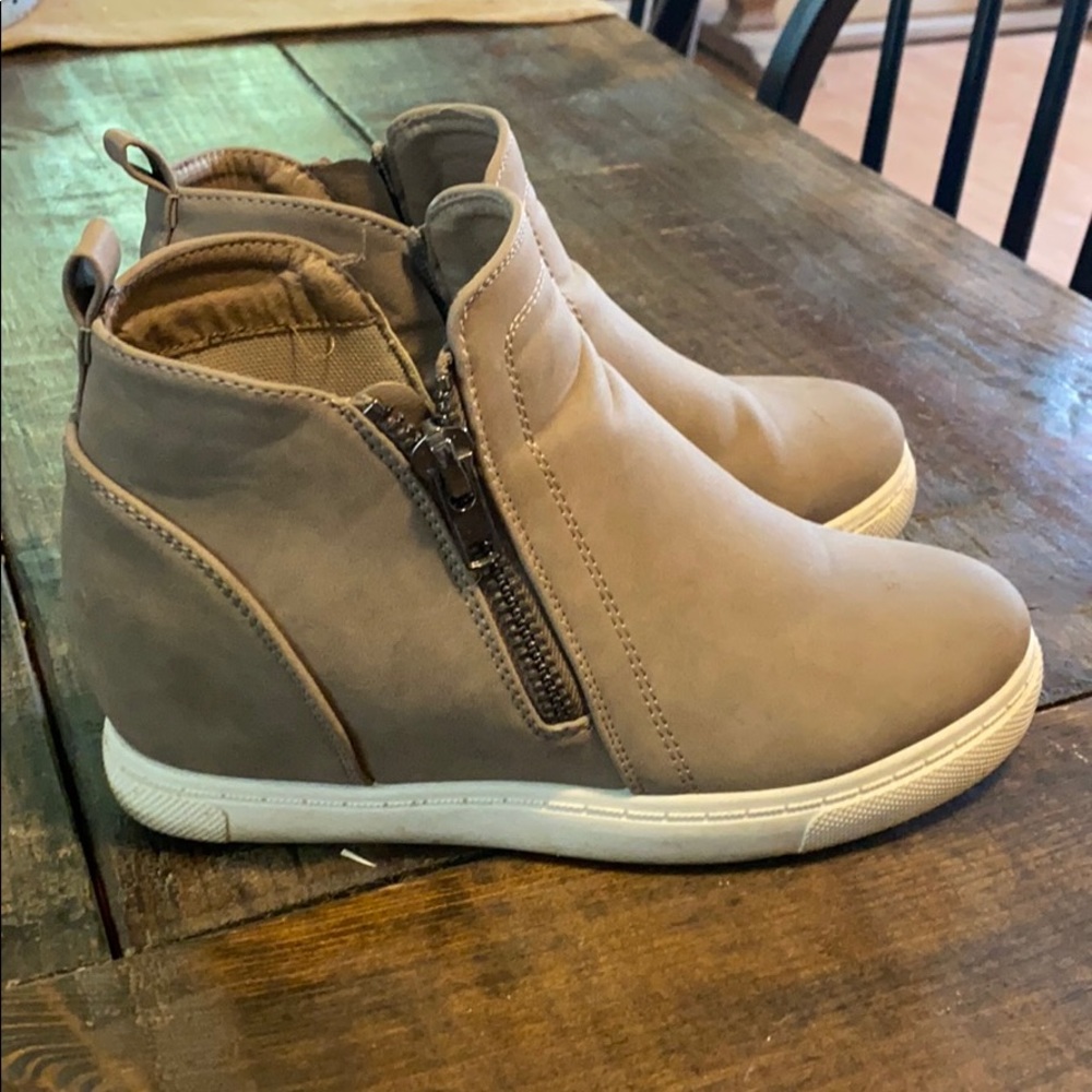 Sneaker Wedge